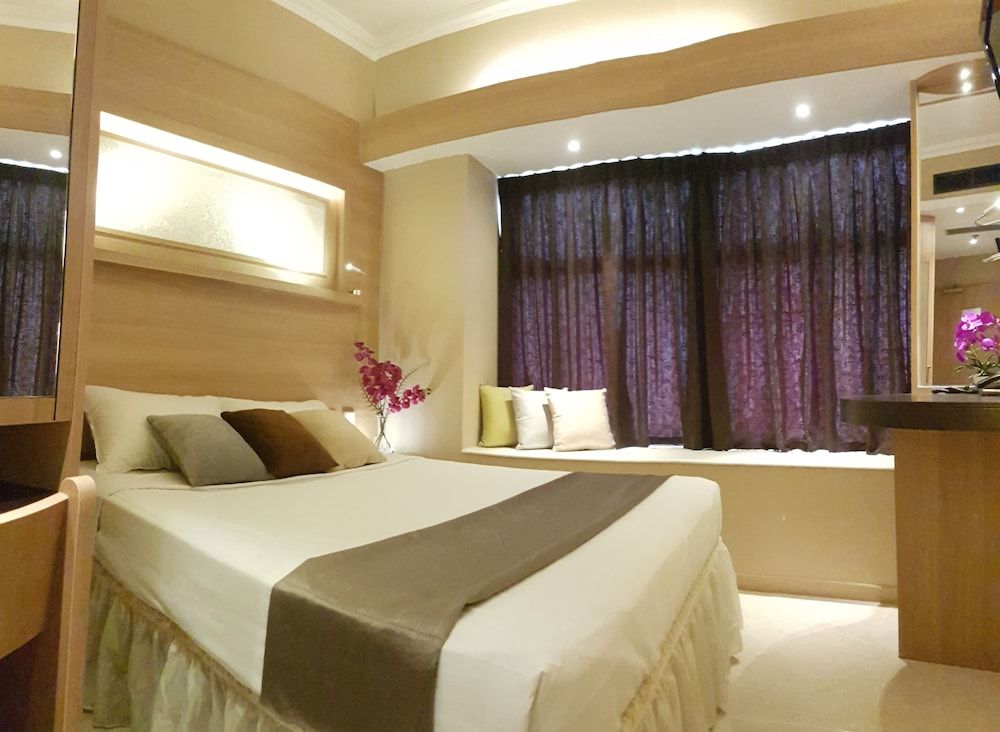 undefined Robertson Quay Hotel 8