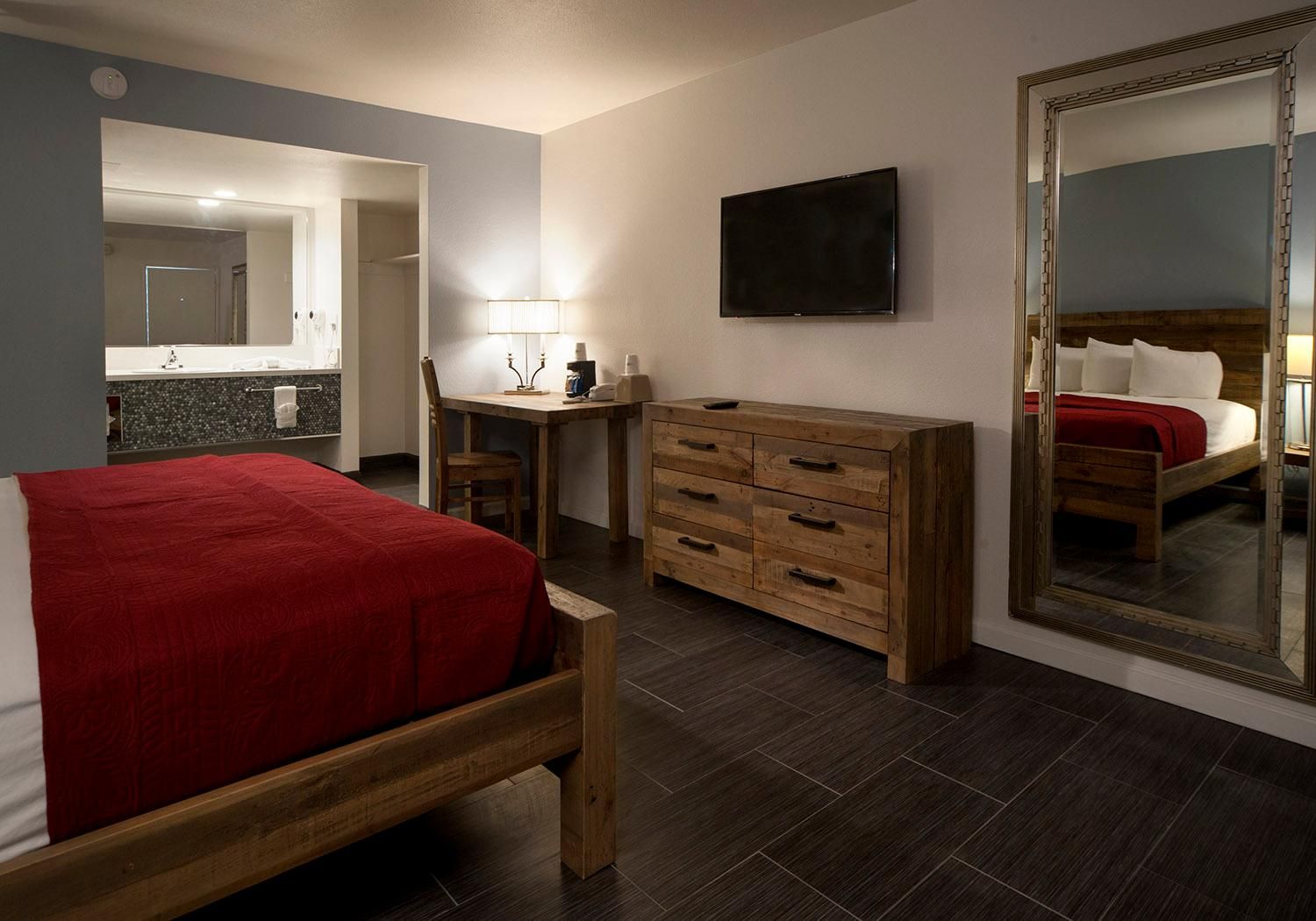undefined Thunderbird Hotel 8