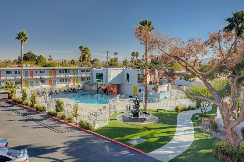 undefined Thunderbird Hotel
