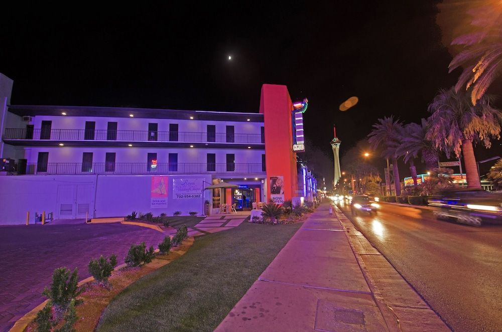 undefined Thunderbird Hotel 7