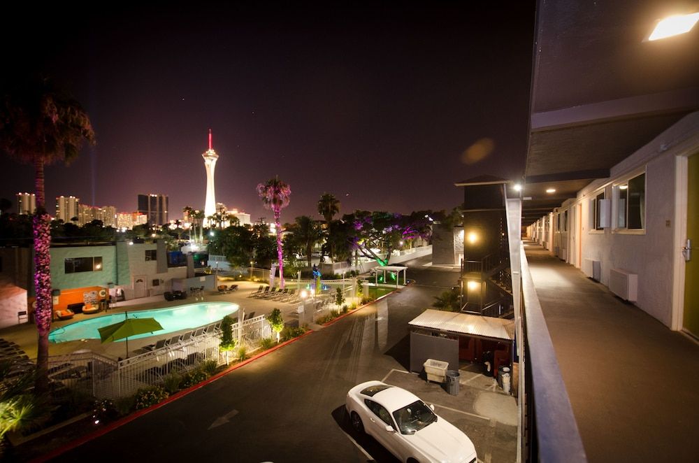 undefined Thunderbird Hotel 8