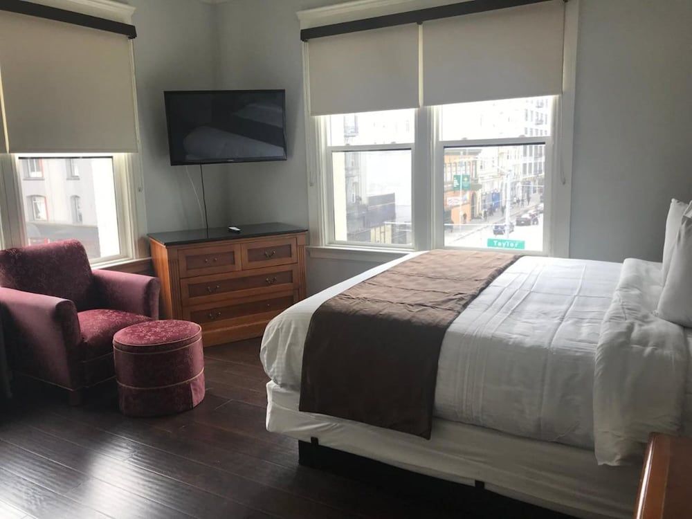 undefined Warfield Hotel 10