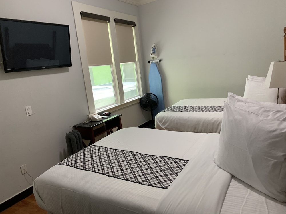 undefined Warfield Hotel 9