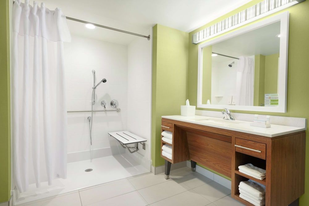 Suite, 1 Queen Bed, Accessible (Roll-in Shower)