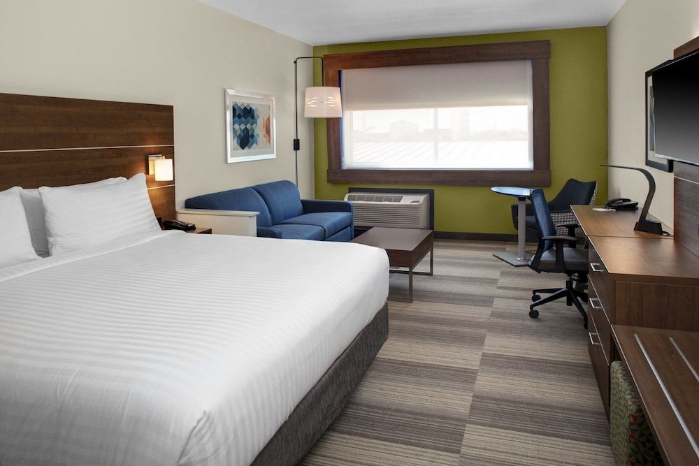 Suite, 1 King Bed, Accessible Bathtub (Communications)