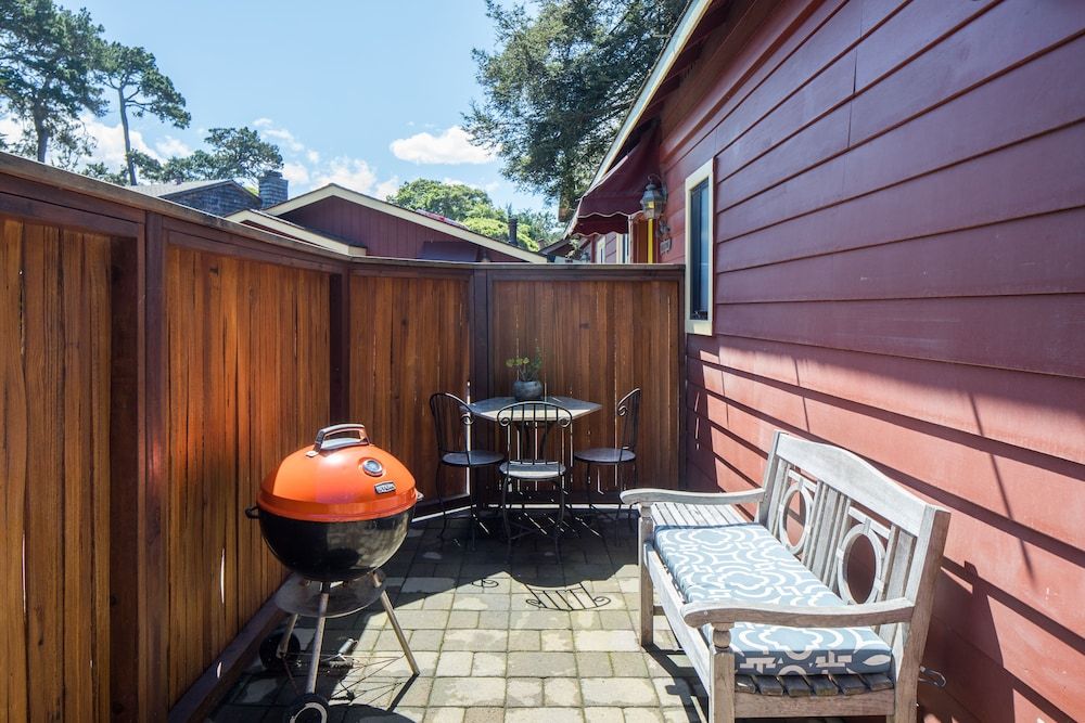 Andril Fireplace Cottages Standard Room, 1 King Bed (King Bed Unit) 4