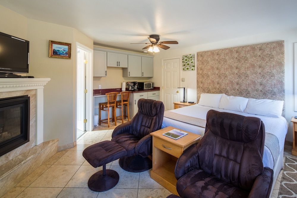 Andril Fireplace Cottages Standard Room, 1 King Bed (King Bed Unit) 2