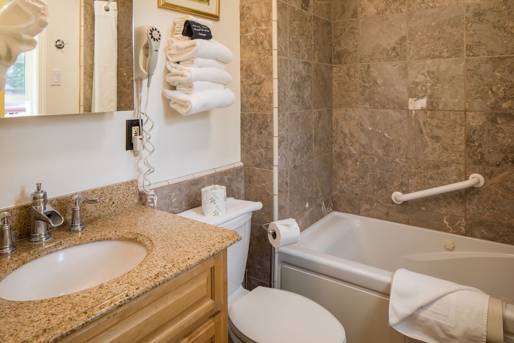 Andril Fireplace Cottages Luxury Studio, 1 King Bed with Sofa bed, Kitchen (1 King Bed) 6