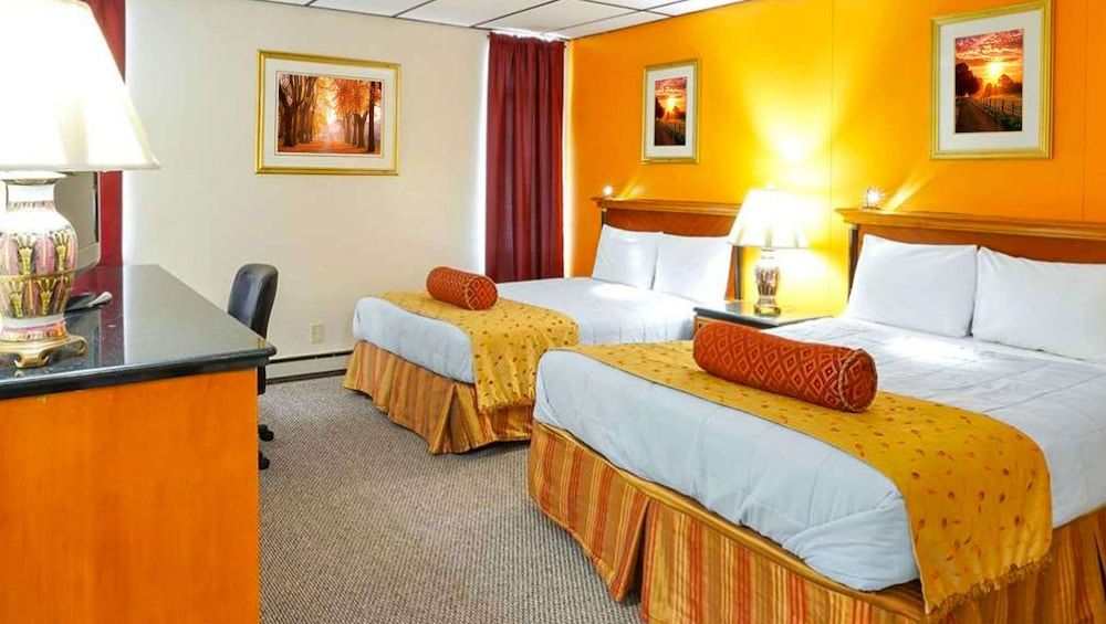 M Star North Canton - Hall of Fame Room, 2 Double Beds, Non Smoking, Refrigerator & Microwave 6