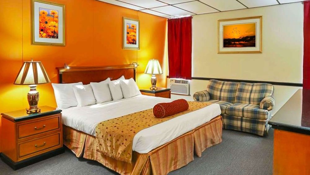 M Star North Canton - Hall of Fame Room, 1 Queen Bed, Non Smoking, Refrigerator & Microwave 2