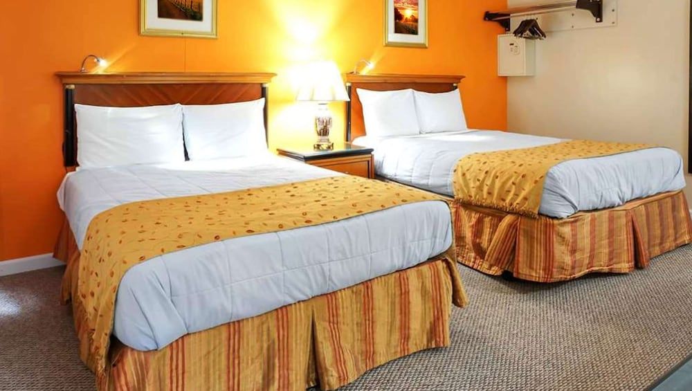 M Star North Canton - Hall of Fame Room, 2 Double Beds, Non Smoking, Refrigerator & Microwave 3