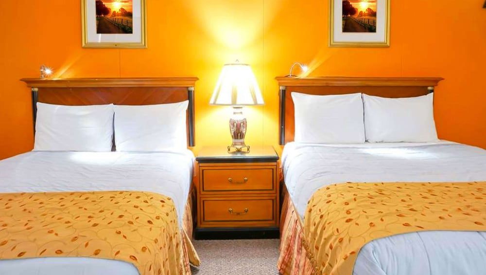 M Star North Canton - Hall of Fame Room, 2 Double Beds, Non Smoking, Refrigerator & Microwave 2