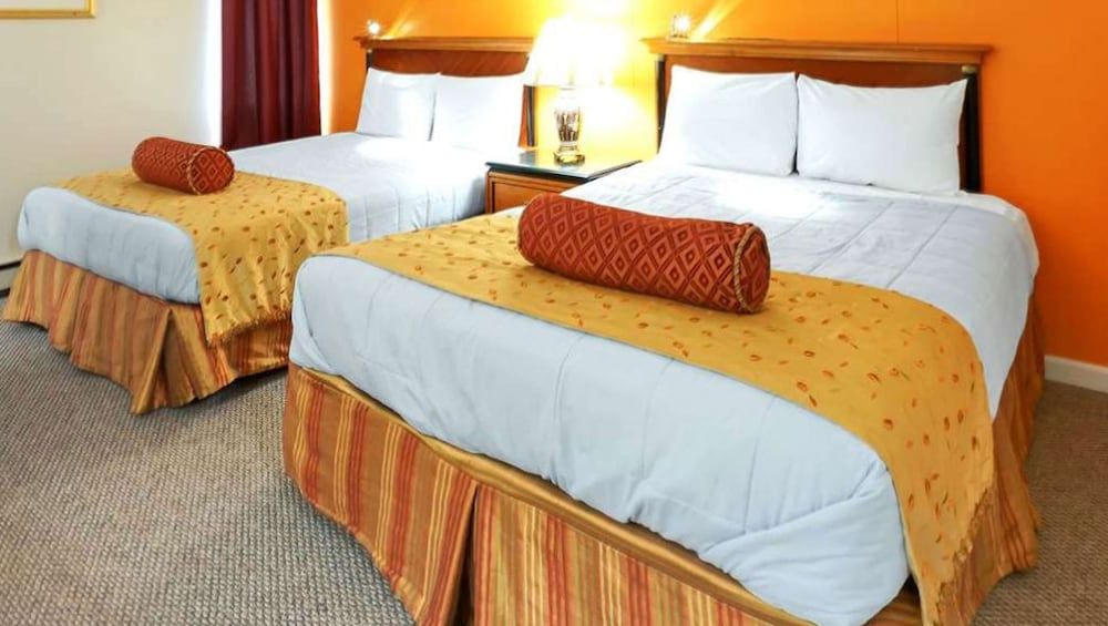 M Star North Canton - Hall of Fame Room, 2 Double Beds, Non Smoking, Refrigerator & Microwave 5