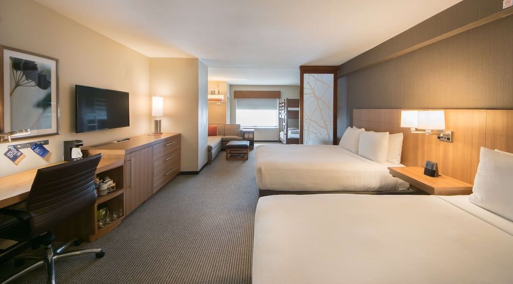 Hyatt Place Orlando/Lake Buena Vista Room, Multiple Beds, Accessible, Bathtub 2