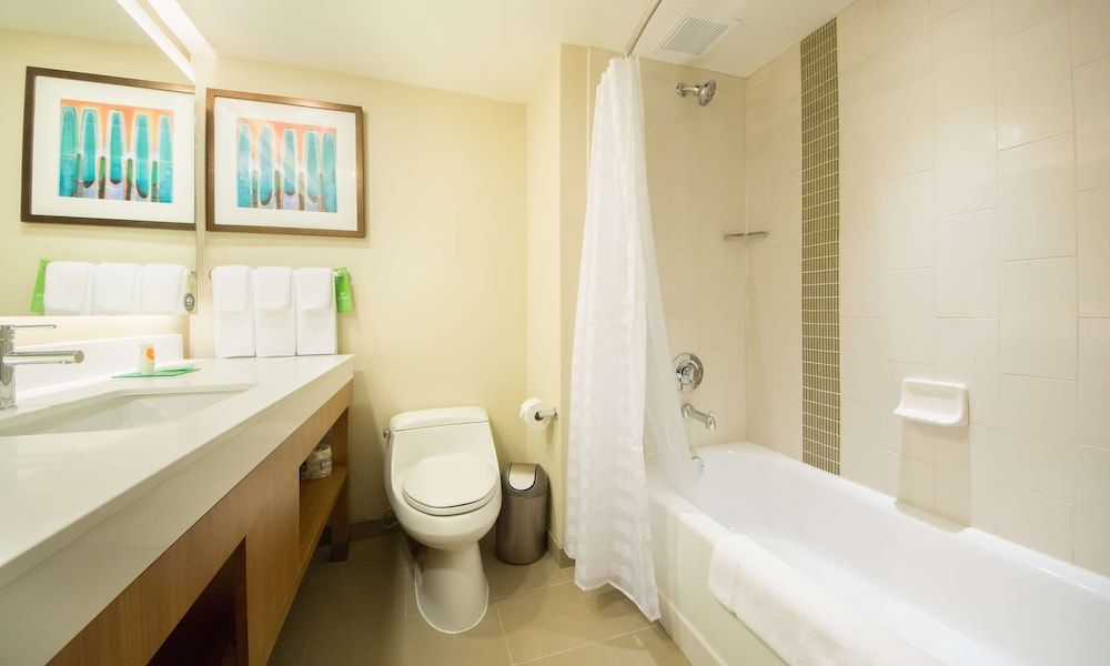 Hyatt Place Orlando/Lake Buena Vista Room, Multiple Beds, Accessible, Bathtub 4