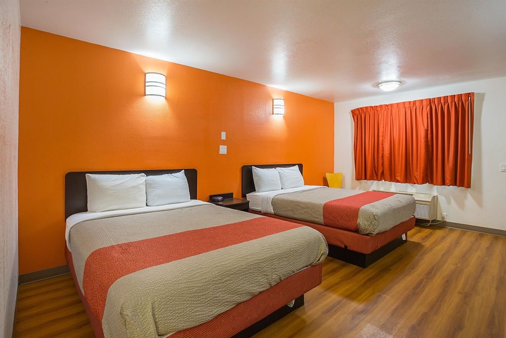 Motel 6 Brinkley, AR Deluxe Room, 2 Double Beds, Smoking, Refrigerator & Microwave 2