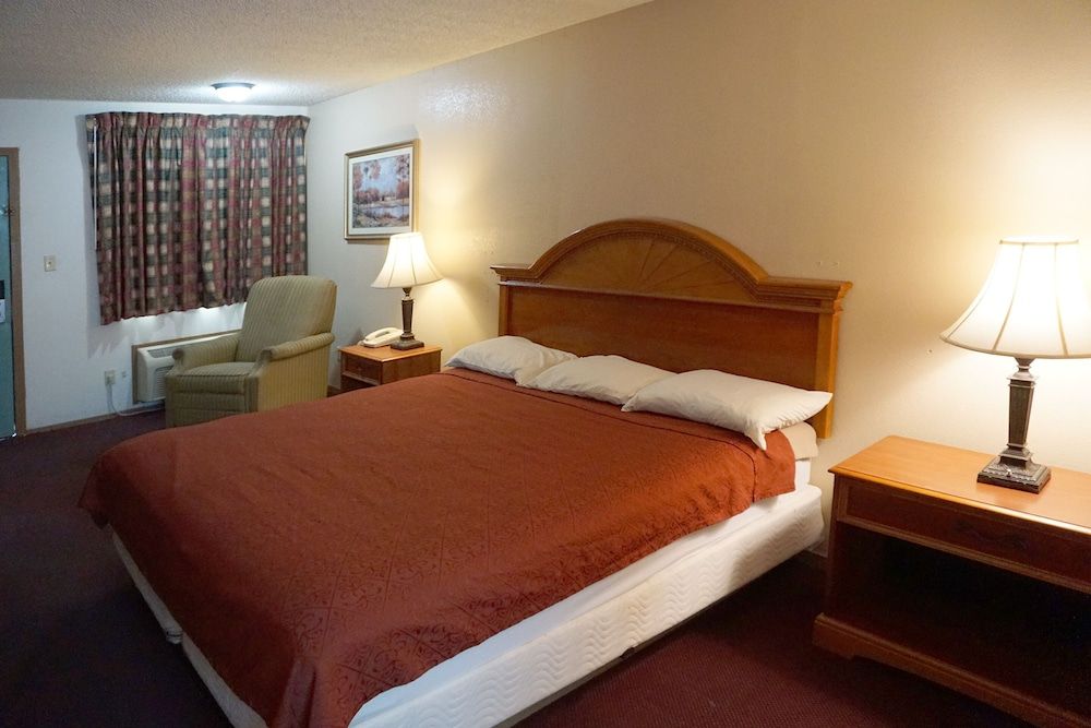 Room, 1 King Bed, Smoking