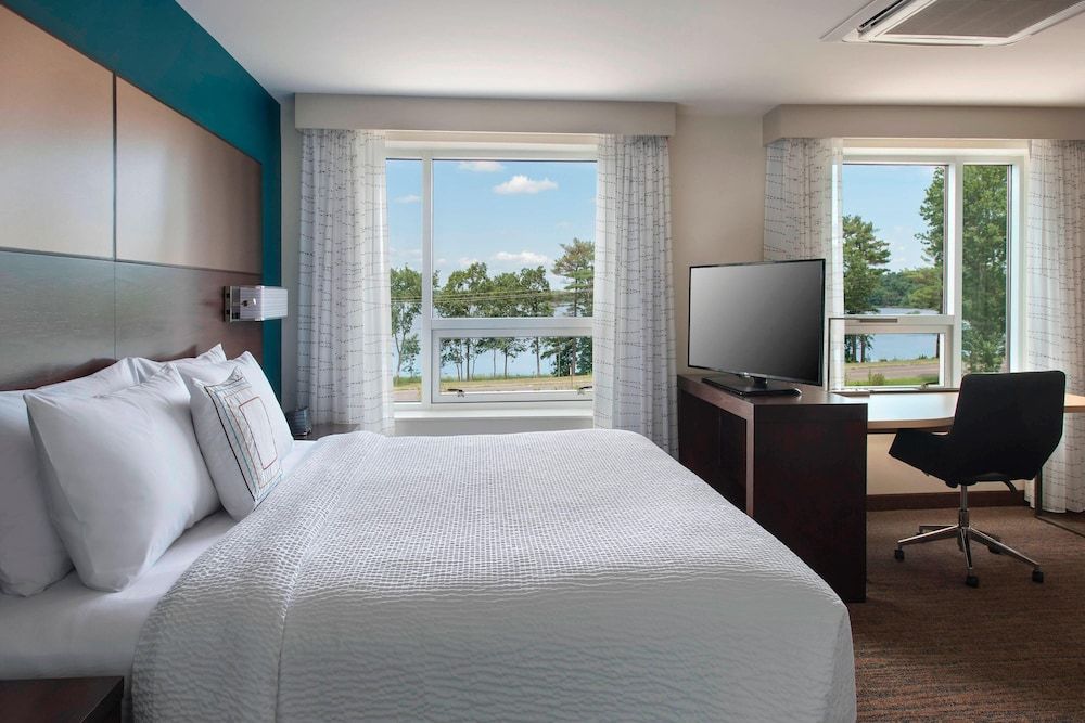 Studio, 1 King Bed with Sofa bed, Non Smoking, Lake View