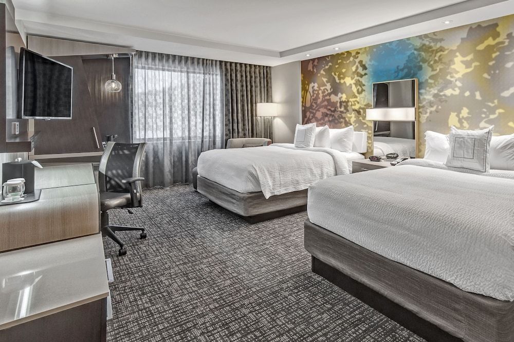 Room, 2 Queen Beds, Non Smoking (Mobility/Hearing Accessible, Tub)