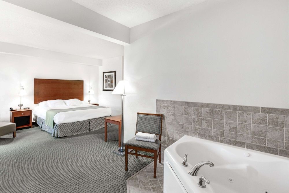 Deluxe Studio Suite, 1 King Bed, Non Smoking