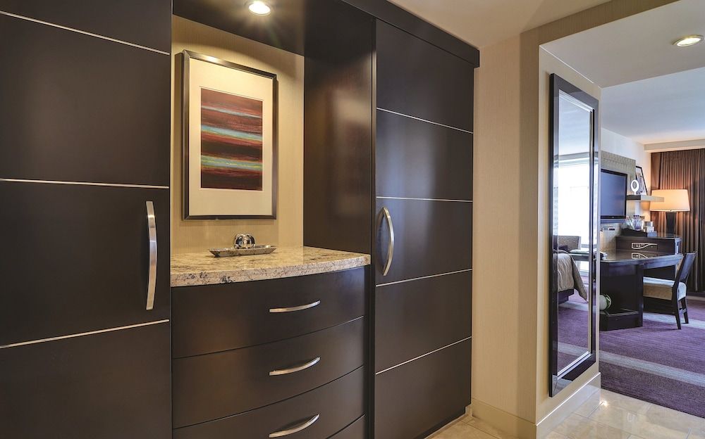 ARIA Resort & Casino Deluxe King Room 4