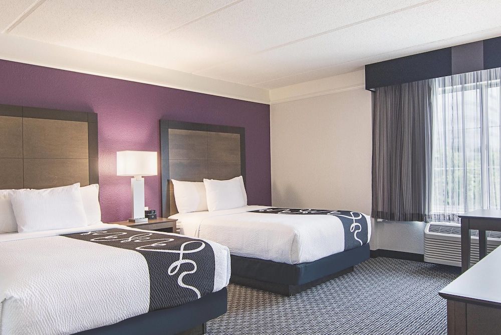 undefined La Quinta Inn & Suites by Wyndham Atlanta Perimeter Medical 4