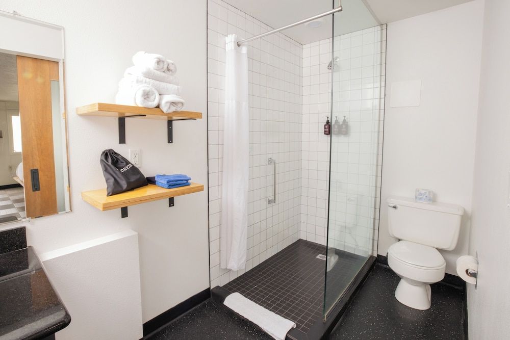 Hotel Corvallis Standard Room, 2 Queen Beds 5