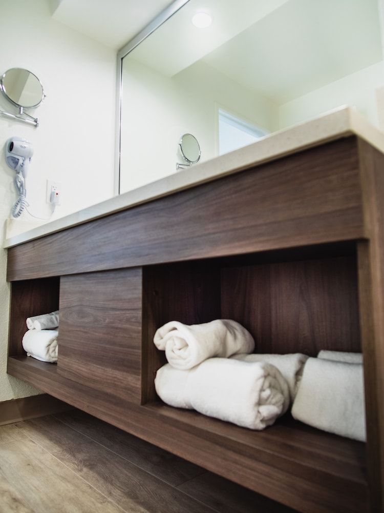 Serene Vegas Boutique Hotel Las Vegas RK Single King Room 9