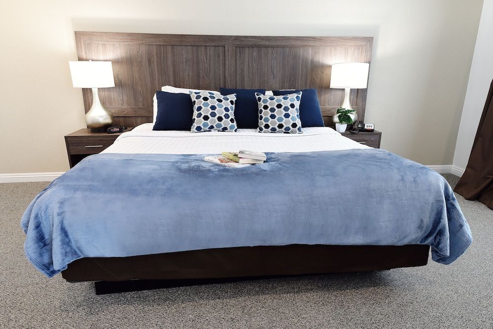 Serene Vegas Boutique Hotel Las Vegas RK Single King Room 3