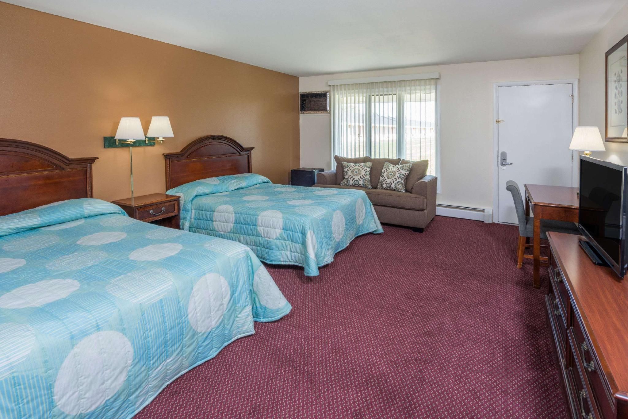 Two Queen Beds Smoking