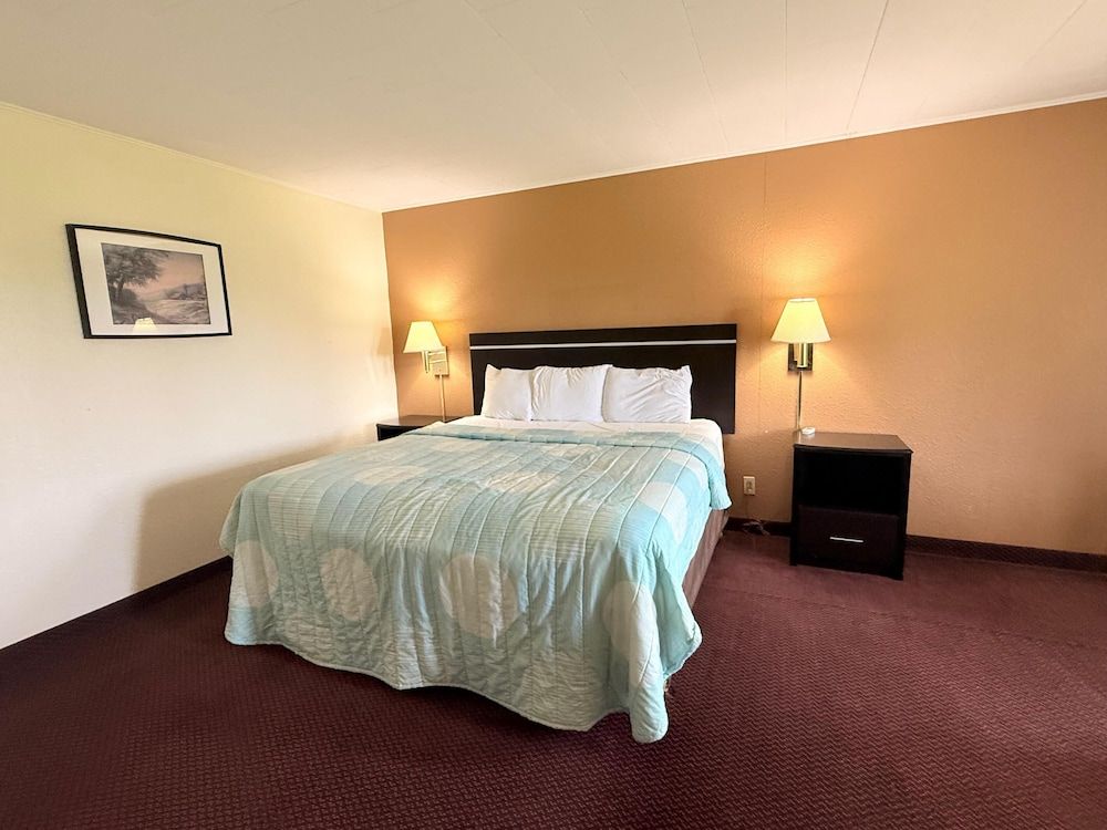 Knights Inn Kirksville Room, 1 King Bed