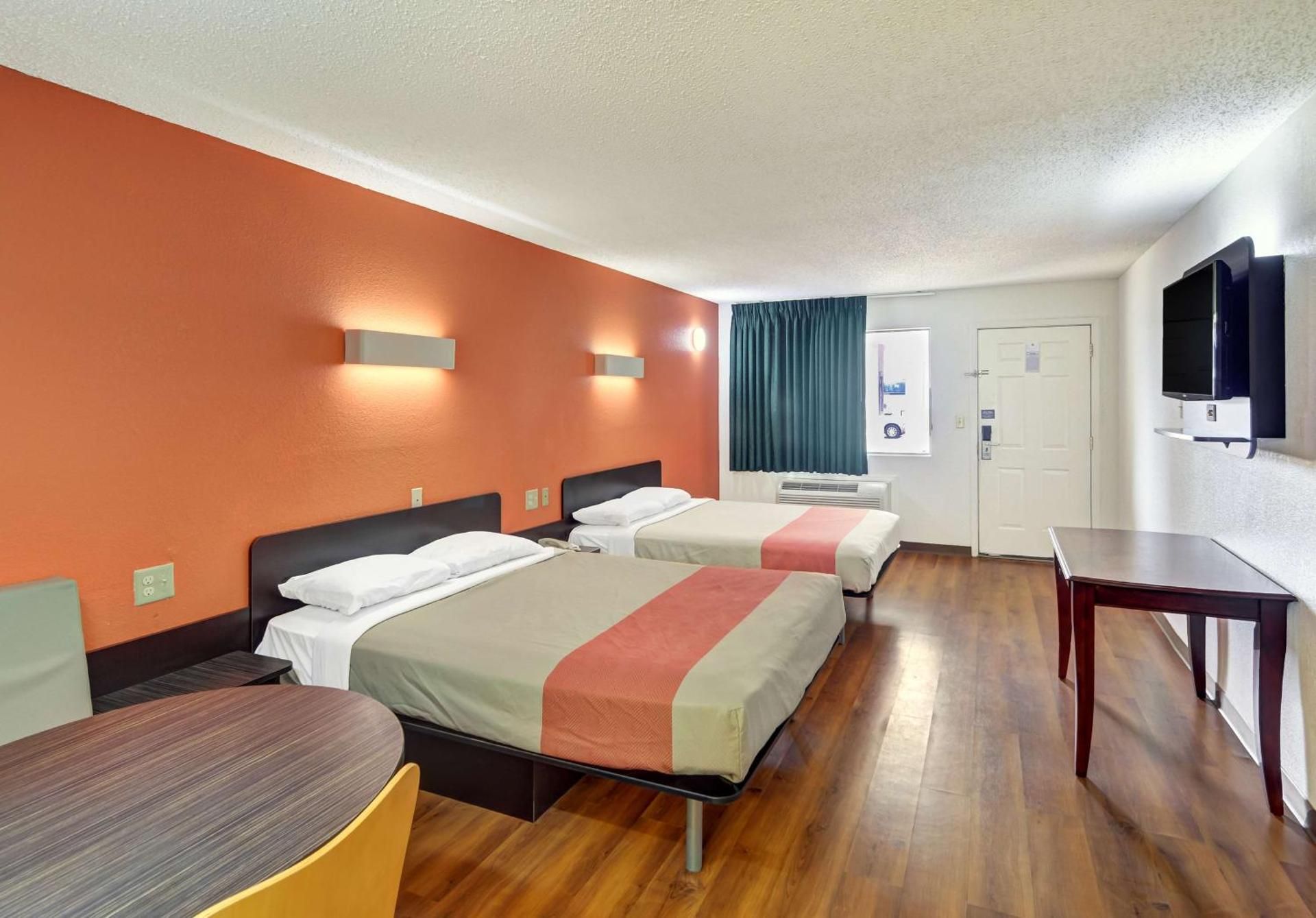 Motel 6 Lindale, TX Queen Room with Two Queen Beds - Disability Access - Non-Smoking 2