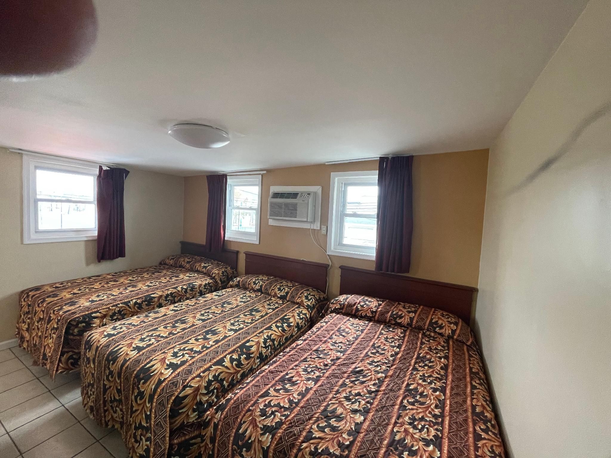 3 Bed Deluxe Room