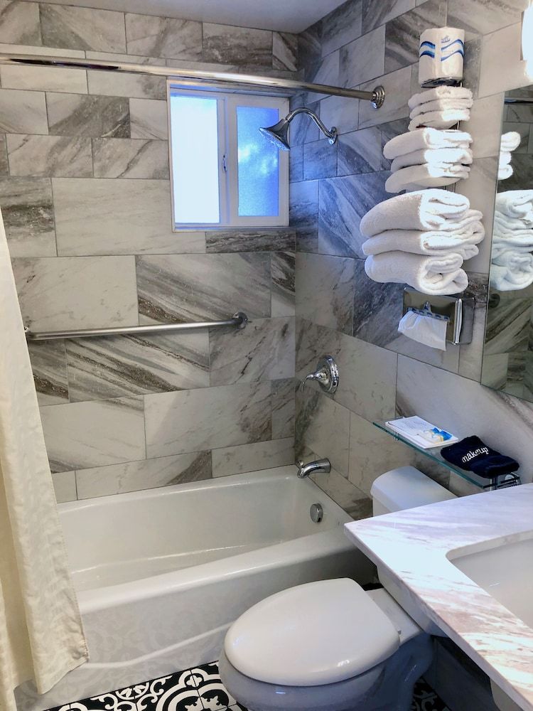 Tyrolean Lodge Top Floor Room 14