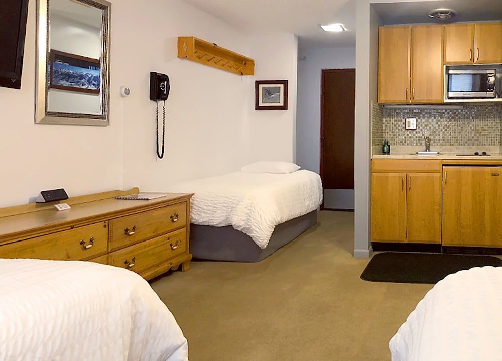 Tyrolean Lodge Mid Floor Room 3