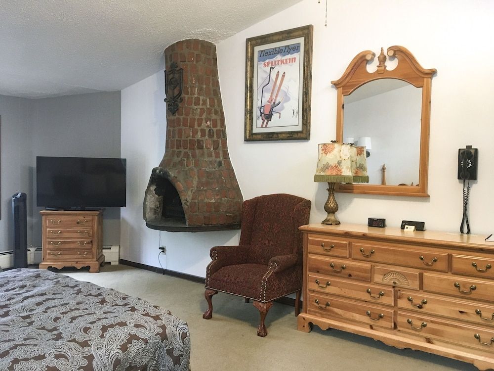 Tyrolean Lodge Top Floor Room 17