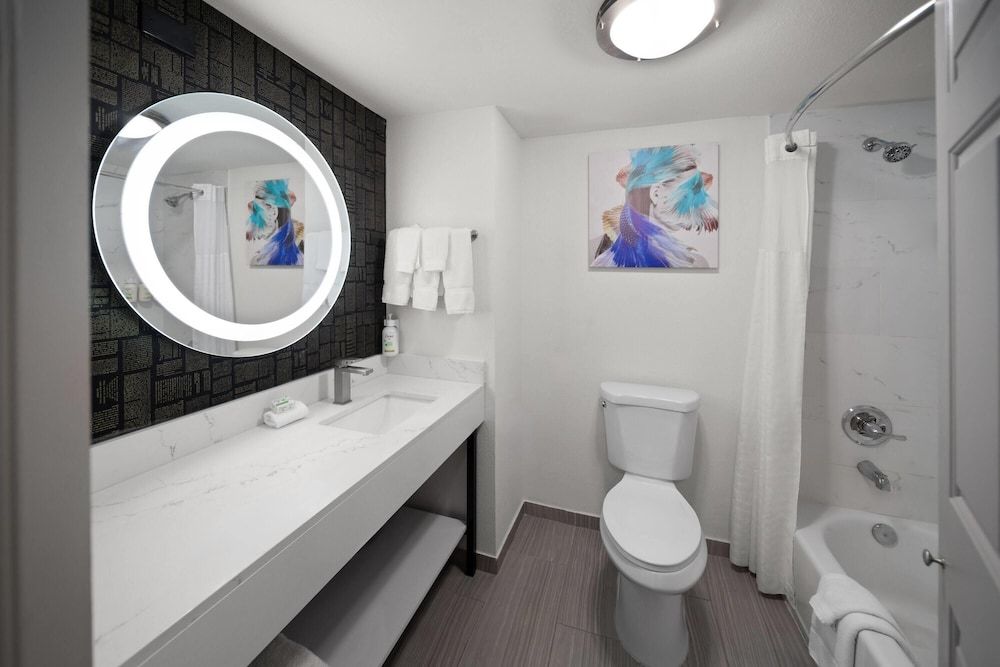 La Quinta Inn & Suites by Wyndham Houston Bush IAH South Room, 2 Double Beds, Non Smoking (Mobility/Hearing Impaired Accessible) 3