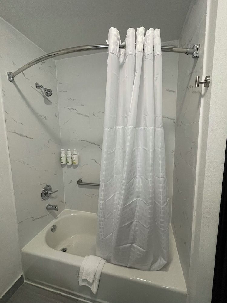 undefined La Quinta Inn & Suites by Wyndham Houston Bush IAH South 10