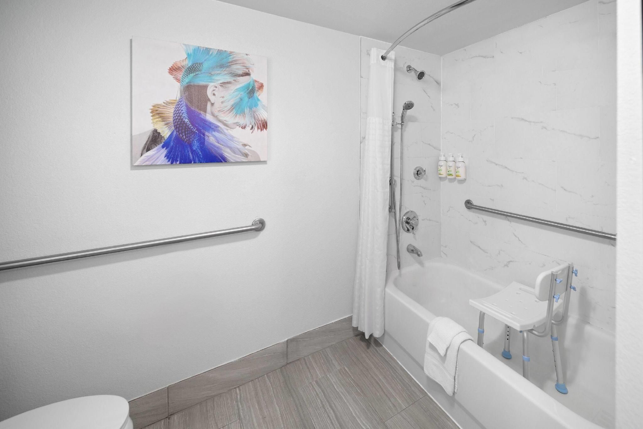 undefined La Quinta Inn & Suites by Wyndham Houston Bush IAH South 8