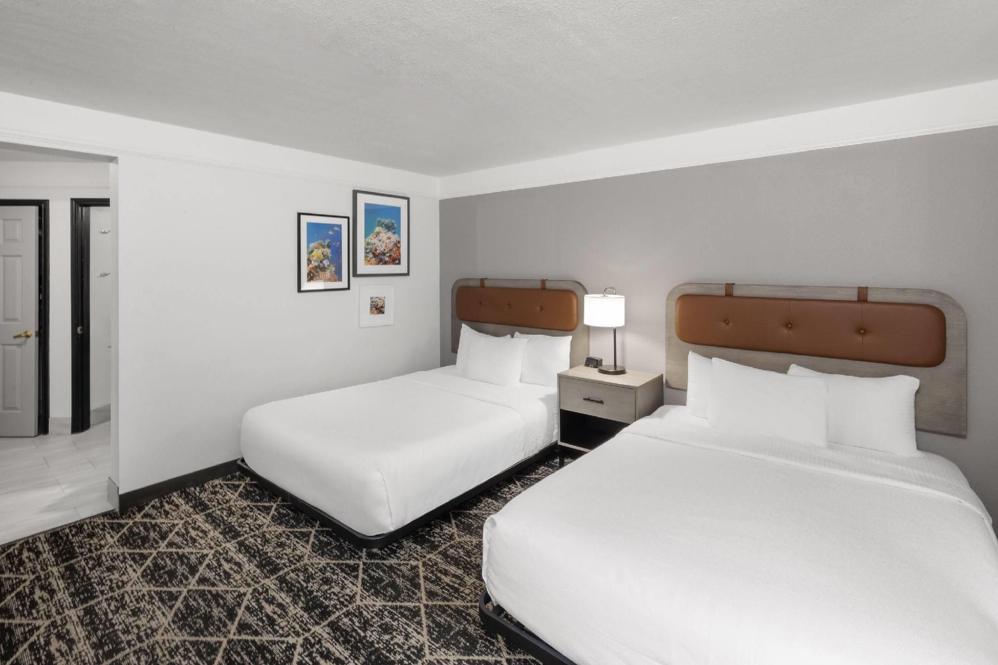 undefined La Quinta Inn & Suites by Wyndham Houston Bush IAH South 6