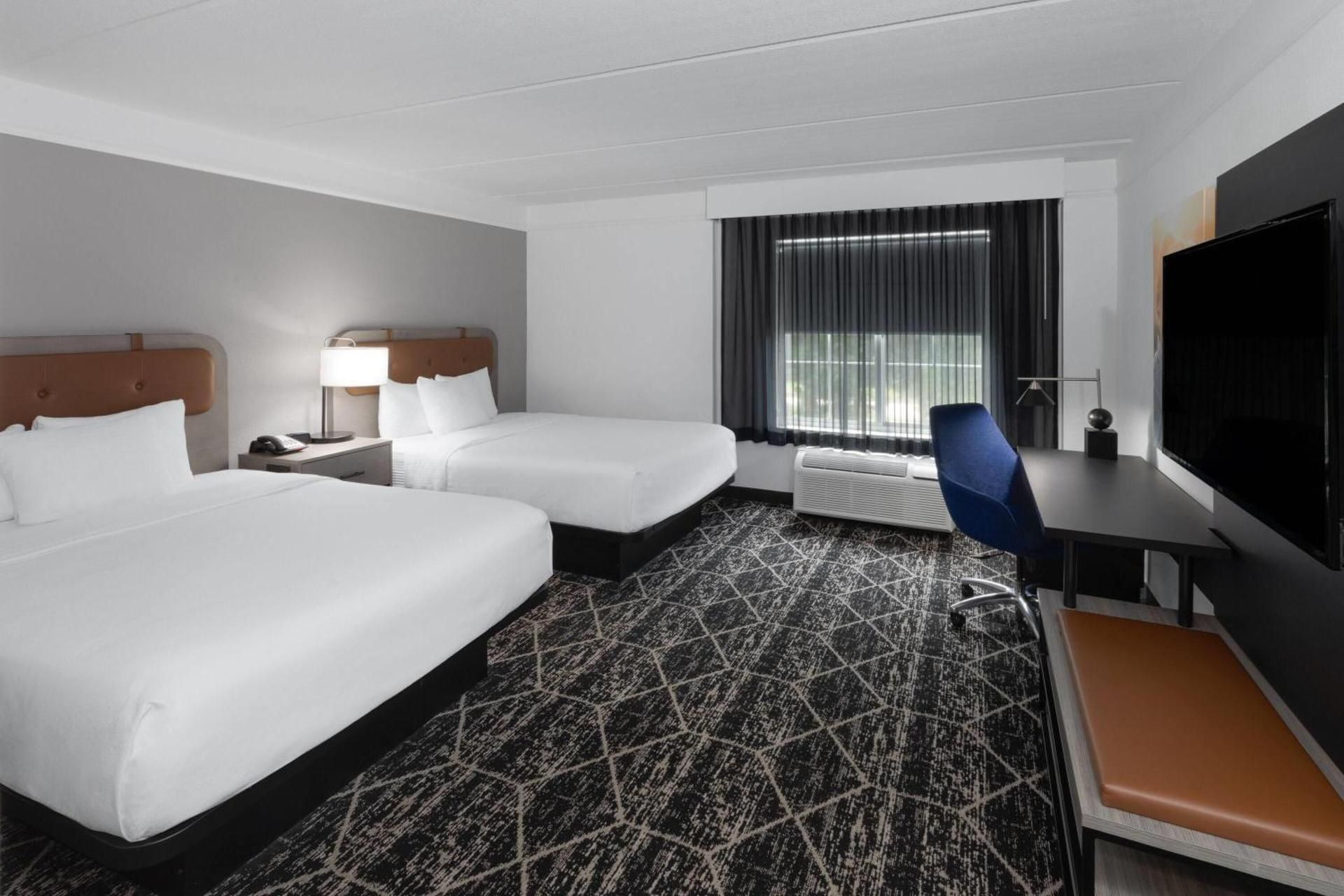 undefined La Quinta Inn & Suites by Wyndham Houston Bush IAH South 9