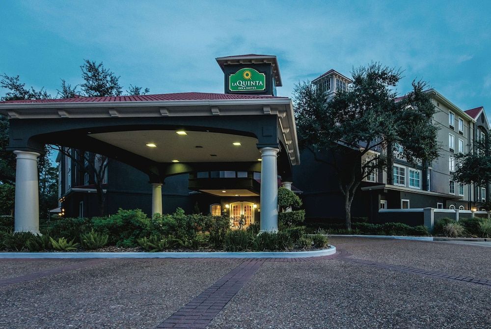 undefined La Quinta Inn & Suites by Wyndham Houston Bush IAH South 5