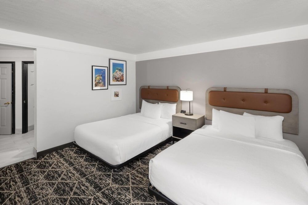 undefined La Quinta Inn & Suites by Wyndham Houston Bush IAH South 9