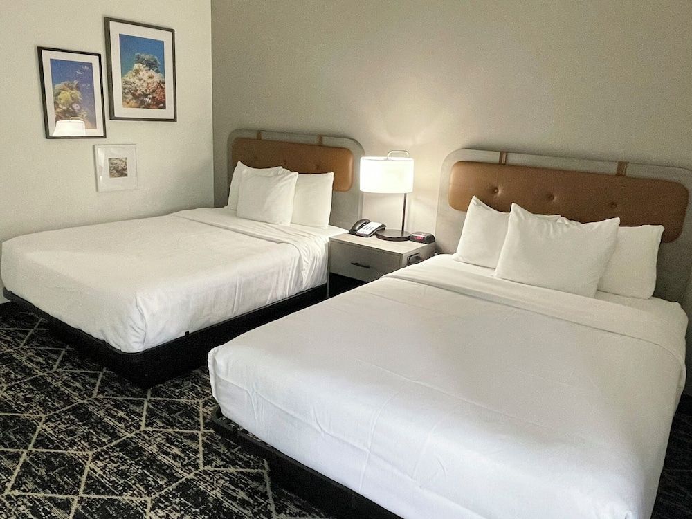 undefined La Quinta Inn & Suites by Wyndham Houston Bush IAH South 7