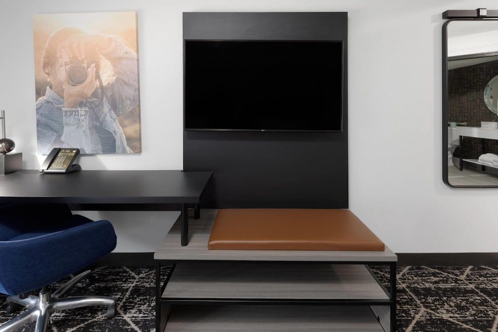 La Quinta Inn & Suites by Wyndham Houston Bush IAH South Room, 2 Double Beds, Non Smoking (Mobility/Hearing Impaired Accessible) 5