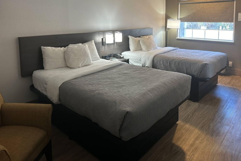 Quality Inn Forsyth near GA Public Safety Training Center Standard Room, 2 Double Beds, Non Smoking 3