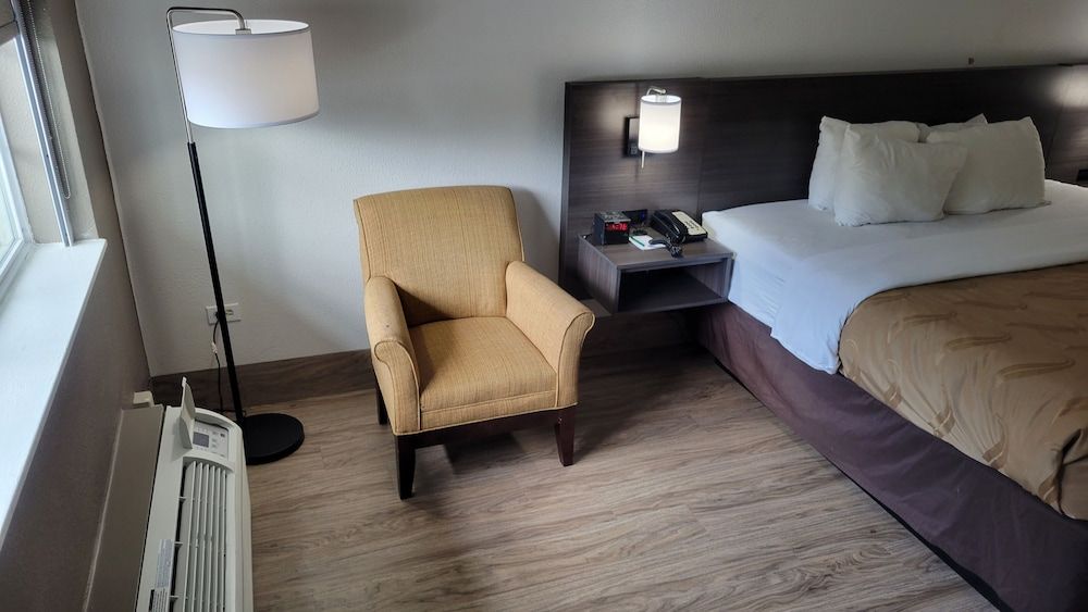 Quality Inn Forsyth near GA Public Safety Training Center Standard Room, 1 King Bed, Non Smoking 2