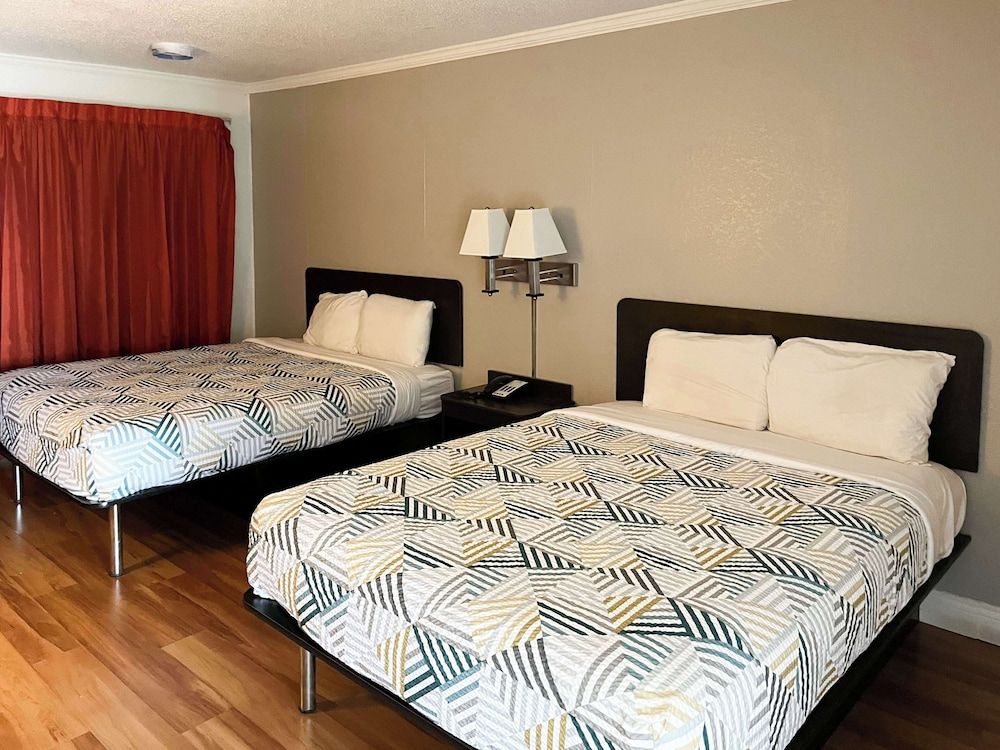 Motel 6 Opelousas, LA Standard Room, 2 Queen Beds, Non Smoking, Refrigerator & Microwave