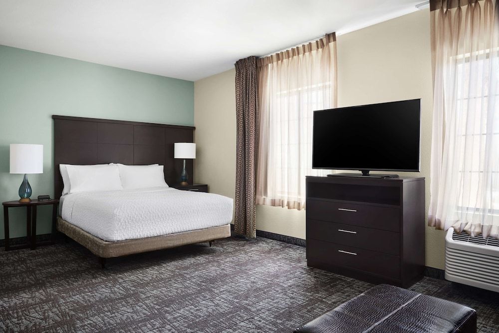 Studio Suite, 1 Queen Bed, Accessible (Roll-In Shower)