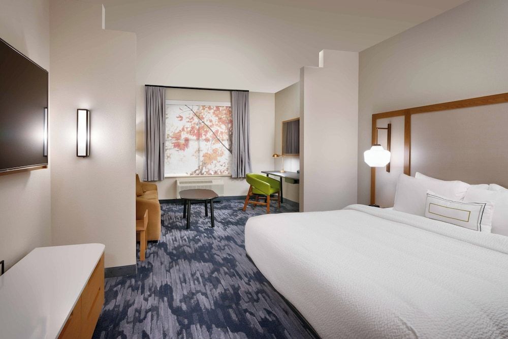 Suite, 1 King Bed with Sofa bed (Mobility Accessible, Tub)